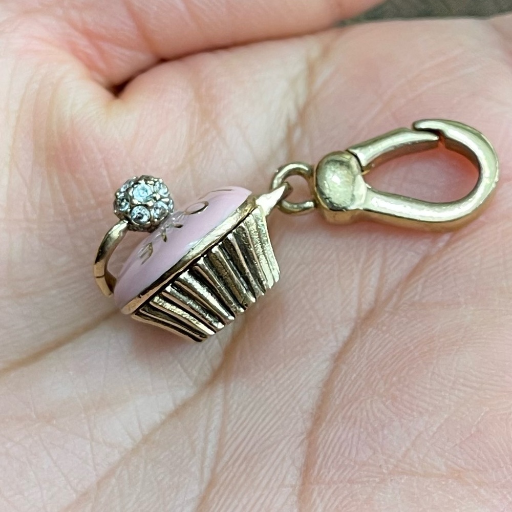 Retired Juicy Couture Bling Open & Close Locket Pink Cupcake Charm Bracelet EUC